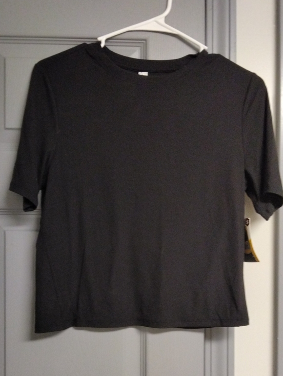 Avia Tops - Classic Short Sleeve Crewneck Tee in Charcoal Small